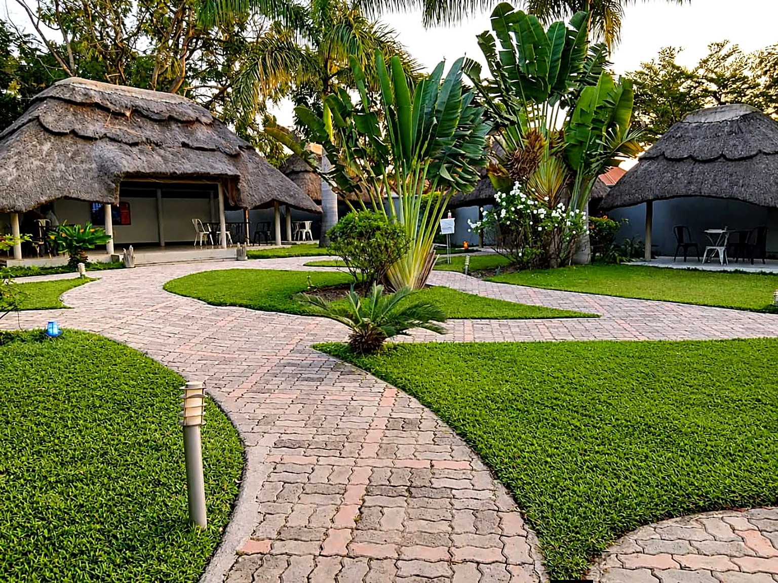 Kalurest Garden Lodge garden pathway